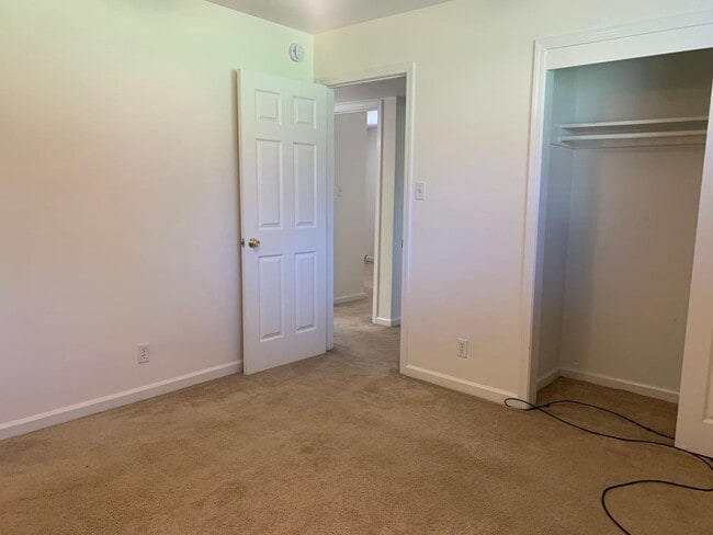 Building Photo - 3 bedroom 2 bath home with HUGE yard in Orangevale