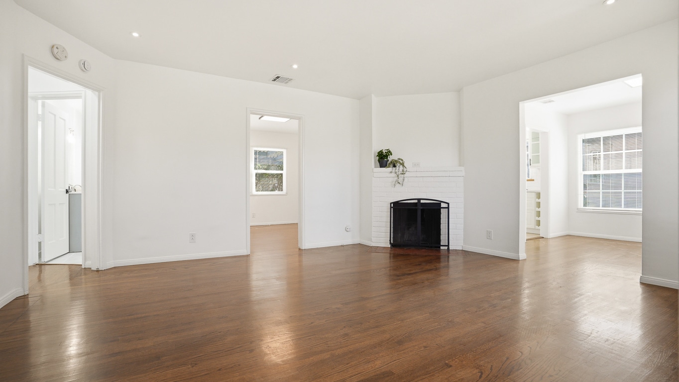 Building Photo - 3936 S Victoria Ave