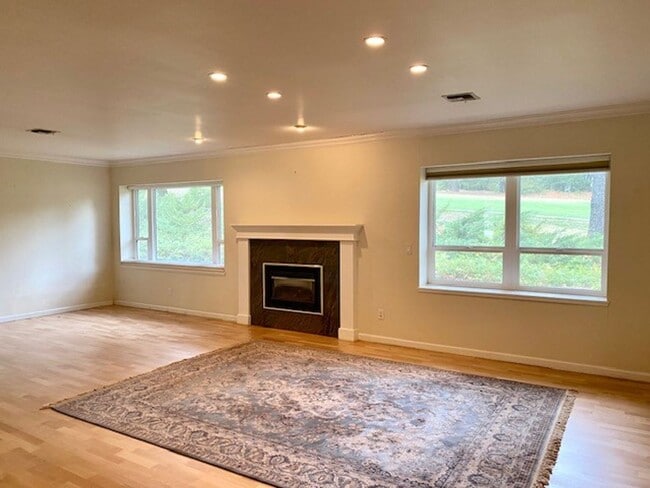 Building Photo - Spacious 2 Bedroom Home with Office, Quiet and Peaceful Alta Sierra Location