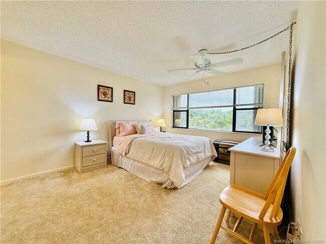 Building Photo - 9490 S Ocean Dr