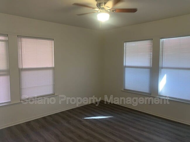 Building Photo - 702 Jackson St