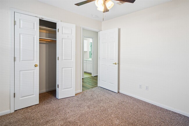 Building Photo - 2224 Shady Tree Ln