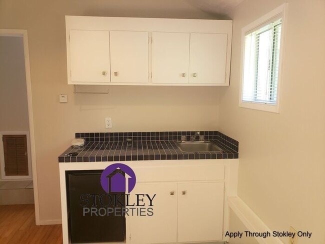 Building Photo - 2234 Oakvale Rd