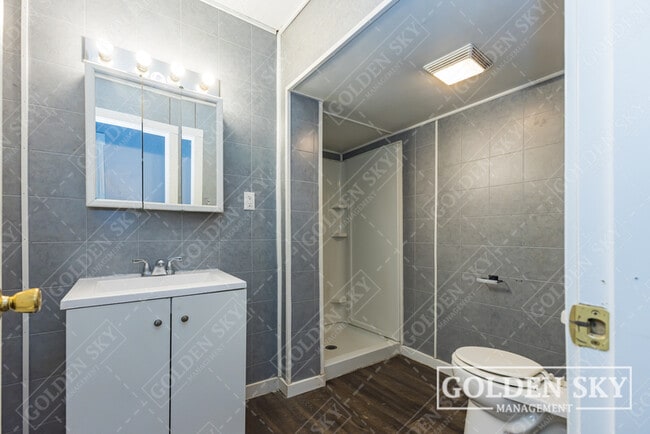 Building Photo - 230 Kinsey St