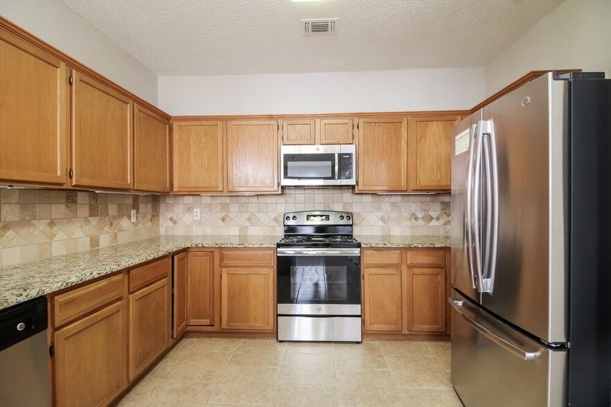 Building Photo - 2326 Weatherby Dr