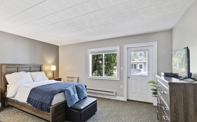 Building Photo - 30 U.S. 9W-SI ID1466756P