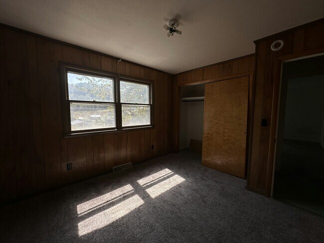 Building Photo - 1439 Wolfe Ln