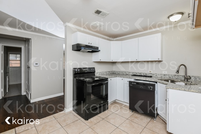 Building Photo - 2106 Skylark Dr