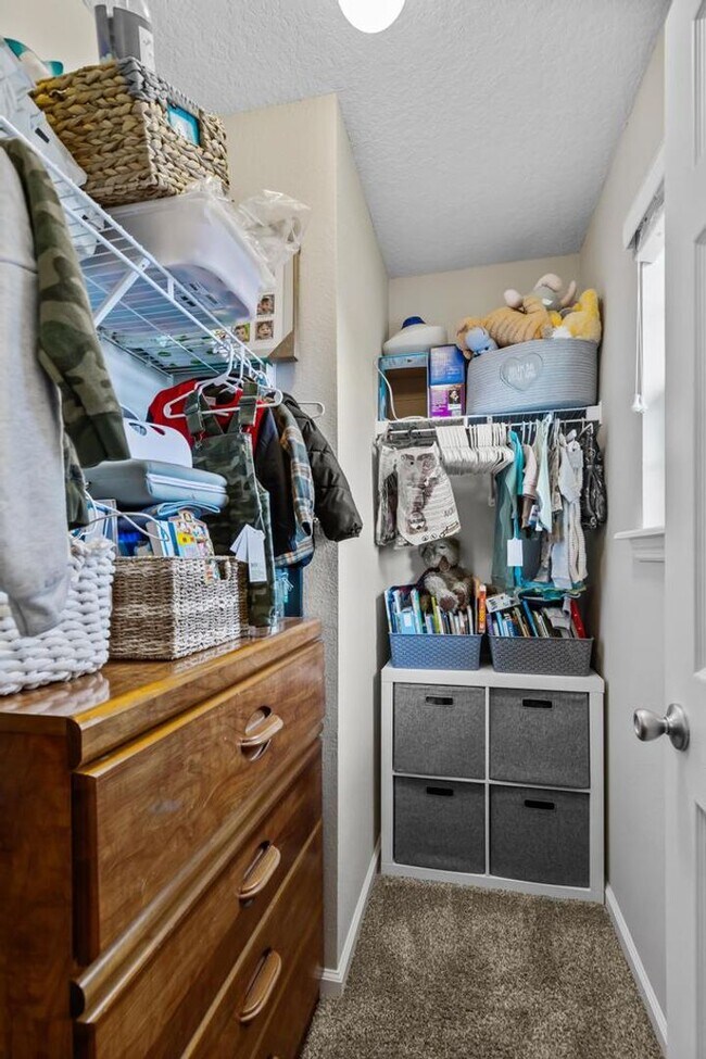 Building Photo - Spacious Home in Prime Location!