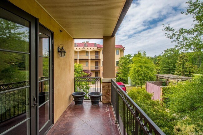 Building Photo - 601 Chenal Woods Dr