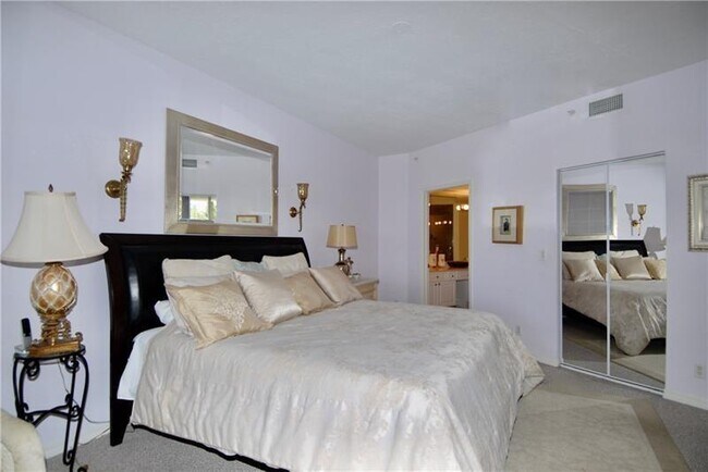 Building Photo - 3200 N Ocean Blvd