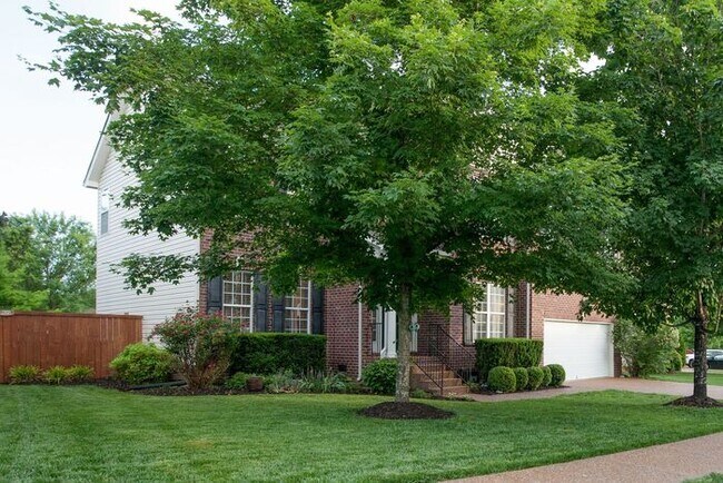 Building Photo - Pristine 5 Bed Fenced Franklin Home!