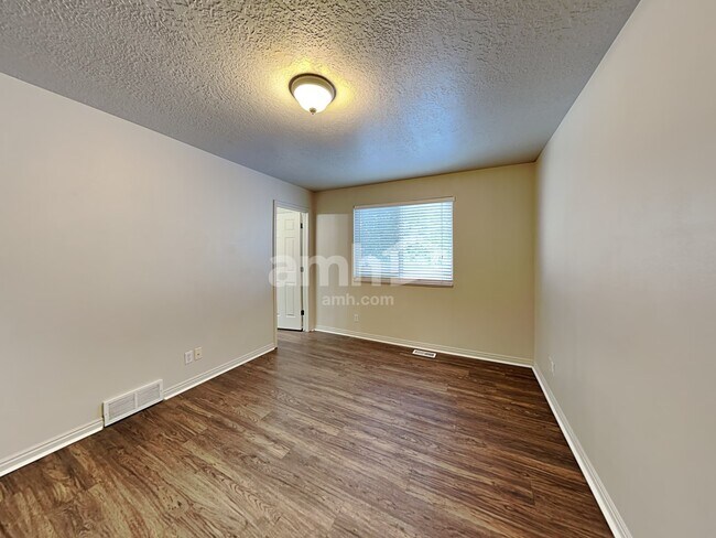 Building Photo - 6301 W Liza Ln