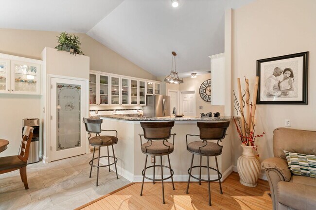 Building Photo - ***Amazing opportunity to rent this beauti...
