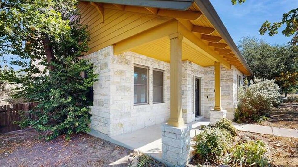 Building Photo - Beautifully updated home in a peaceful Geo...