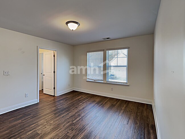 Building Photo - 145 Lindridge Dr