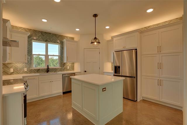 Building Photo - 302 Red Bird Ln