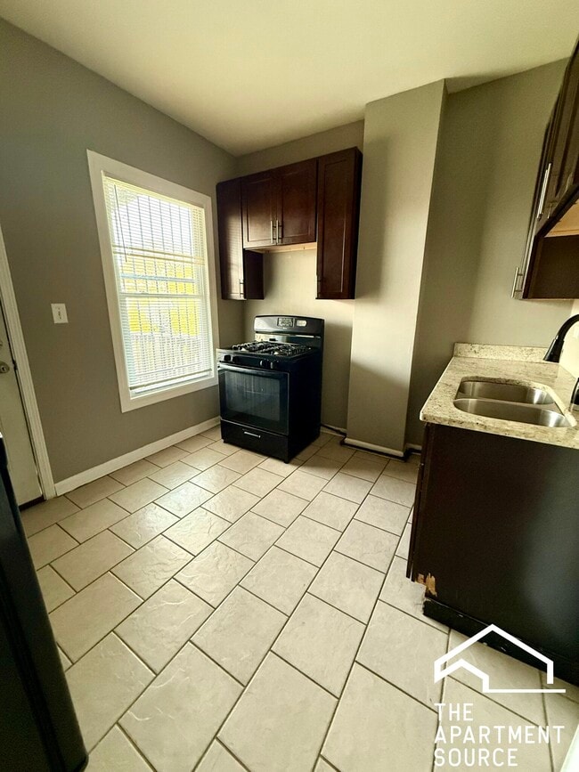 Building Photo - 4058 W Congress Pkwy