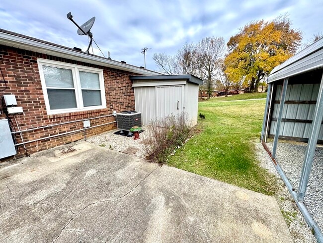 Building Photo - 185 Stonehouse Rd