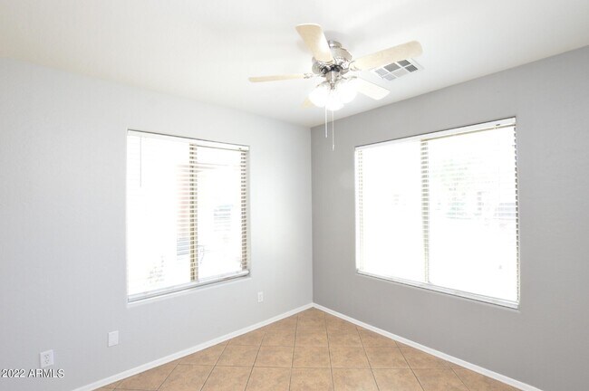 Building Photo - 45588 W Tulip Ln