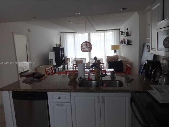 Building Photo - 3475 N Country Club Dr