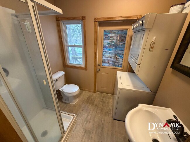 Building Photo - 717 W 16th St