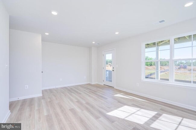 Building Photo - 450 Seeback Dr