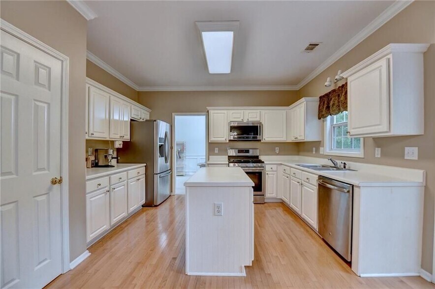 Building Photo - 2172 Woodbriar Dr