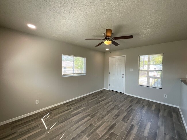 Building Photo - 2319 Observation Dr