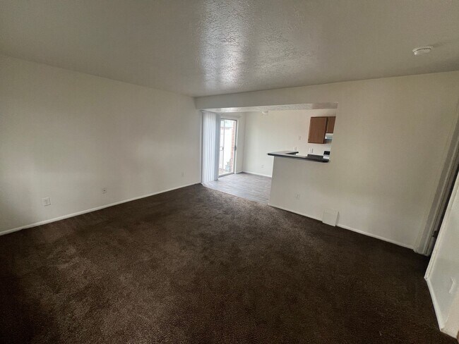 Building Photo - Cozy 3B/1 Bath Townhome in West Valley