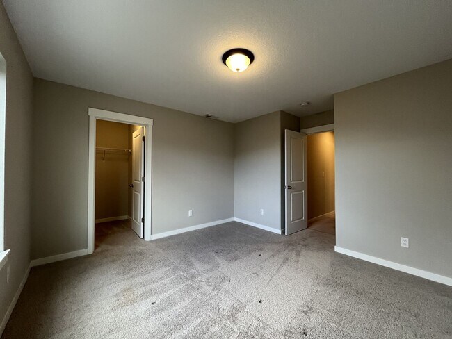 Building Photo - Spacious Modern Home with Open-Concept Living, Elegant Interior Features & Attached Garage