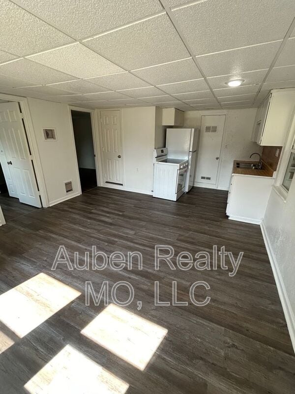 Building Photo - 16012 E T C Lea Rd