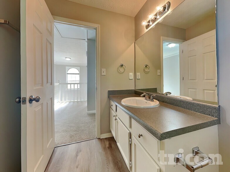 Building Photo - 1110 Karastan Ct SW