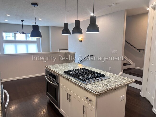 Building Photo - 5 Bed/4 Bath, 2,553 Sqft -1259 N Washingto...