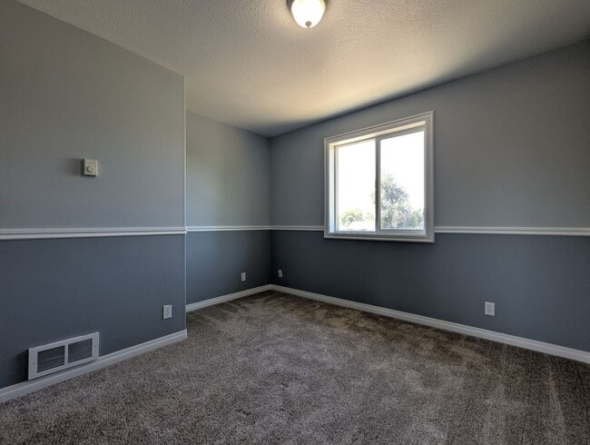 Building Photo - 3-Bedroom, 1.5-Bath Home In Bethel Danebo ...