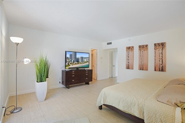 Building Photo - 4001 S Ocean Dr
