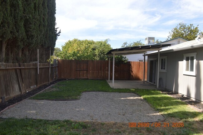 Building Photo - 632 Walnut Ave