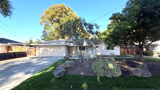 Building Photo - Gregory Gardens P.H. Beautiful 4-bedroom 2 bath home w/ 2 car garage