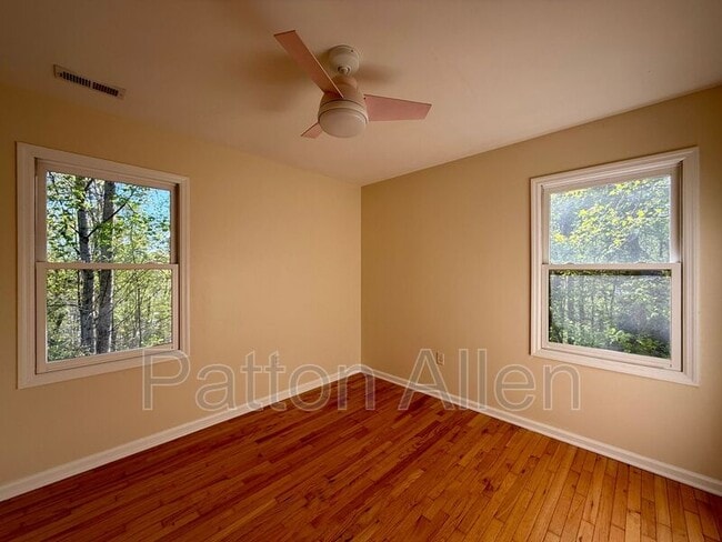 Building Photo - 92 Westover Dr