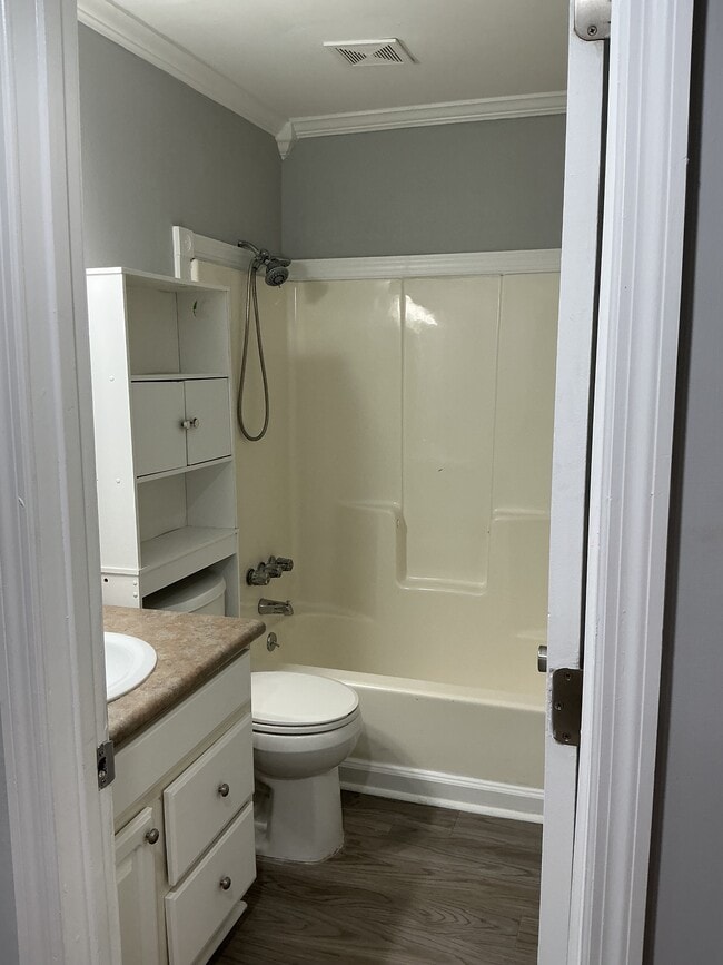 Building Photo - 1402 Tailrace Dr