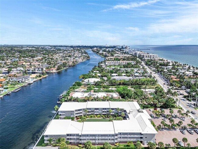 Building Photo - 1198 Hillsboro Mile