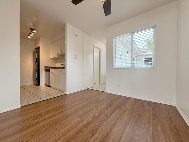 Building Photo - Rare Surfside One Bed Condo with Two Car G...