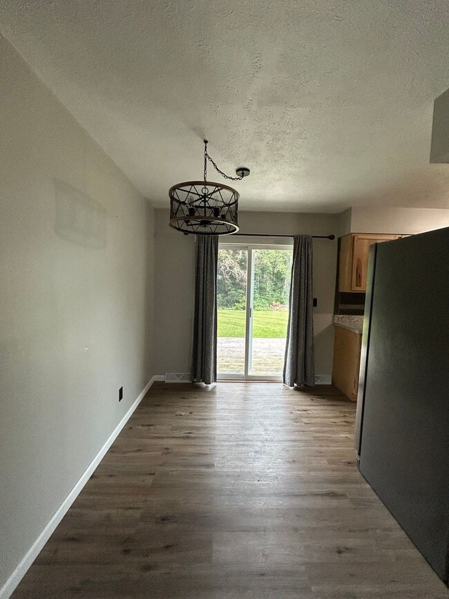Building Photo - Spacious 3-Bedroom, 2-Bath Home in Middleb...