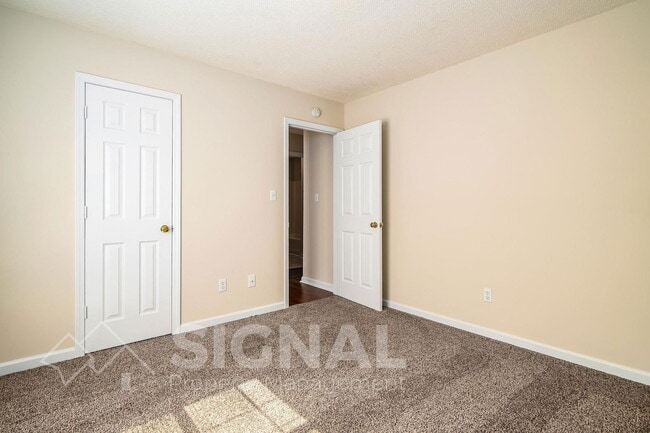 Building Photo - 1300 Yukon St