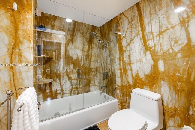 Building Photo - 19999 E Country Club Dr