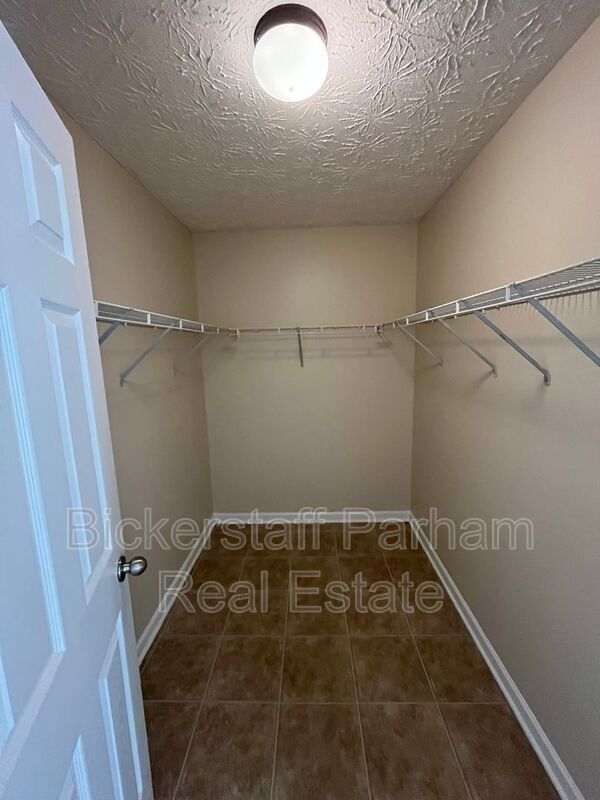 Building Photo - 14 Brentwood Dr