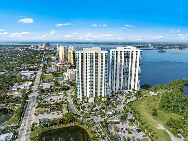 Building Photo - 3000 Oasis Grand Blvd