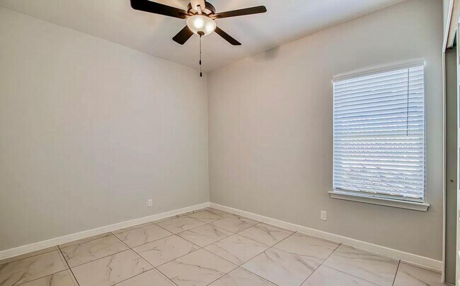 Building Photo - 8937 Mount Rushmore Ln