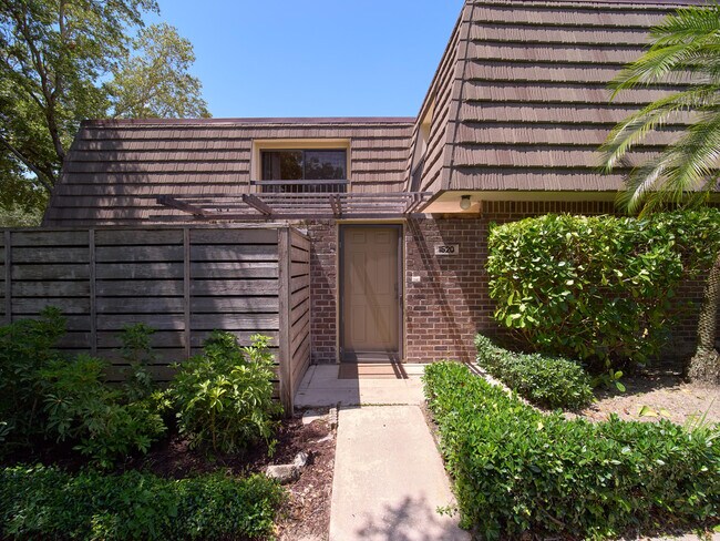 Building Photo - 1520 15th Terrace