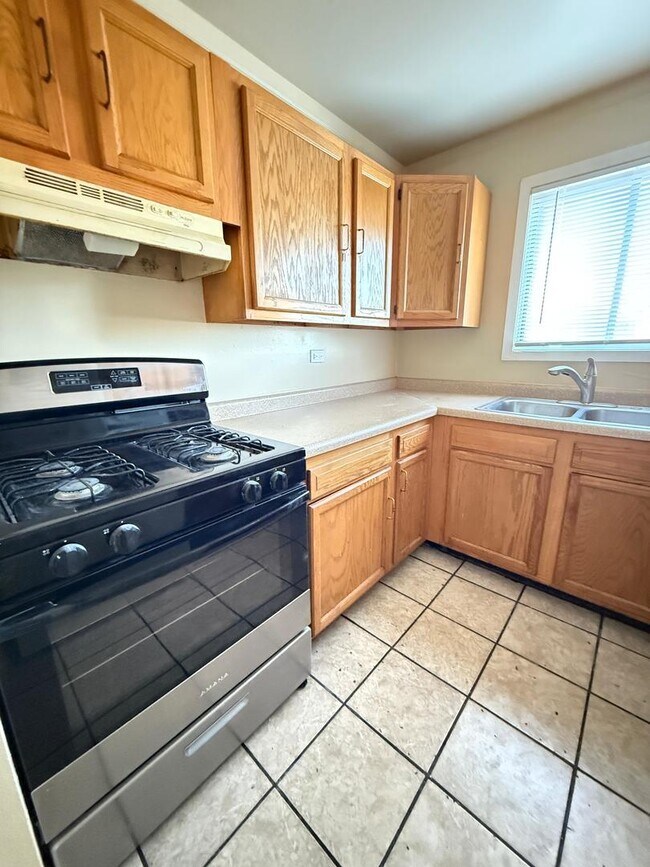 Building Photo - 8108 Waterbury Ct
